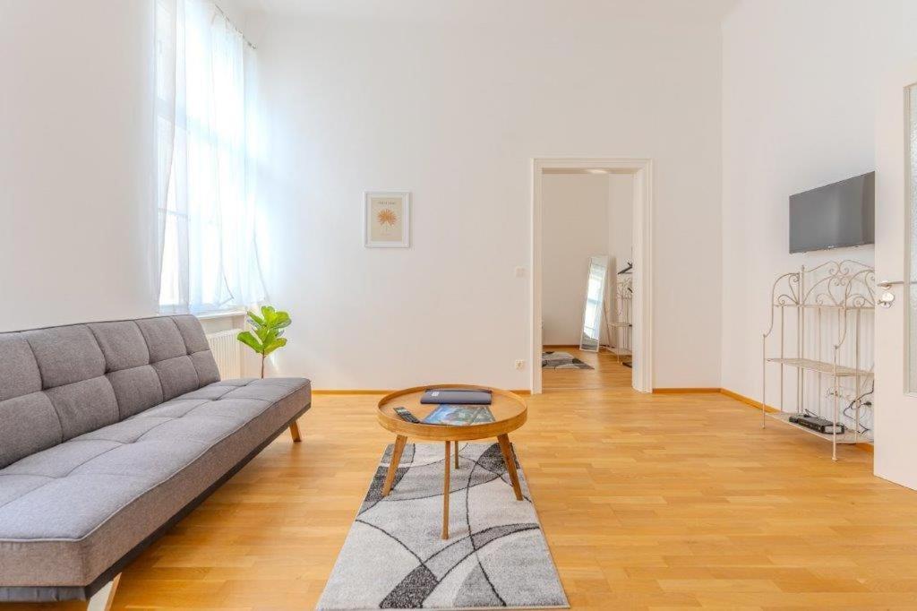 Deluxe Apartments Near The Center Krems an der Donau Exterior photo