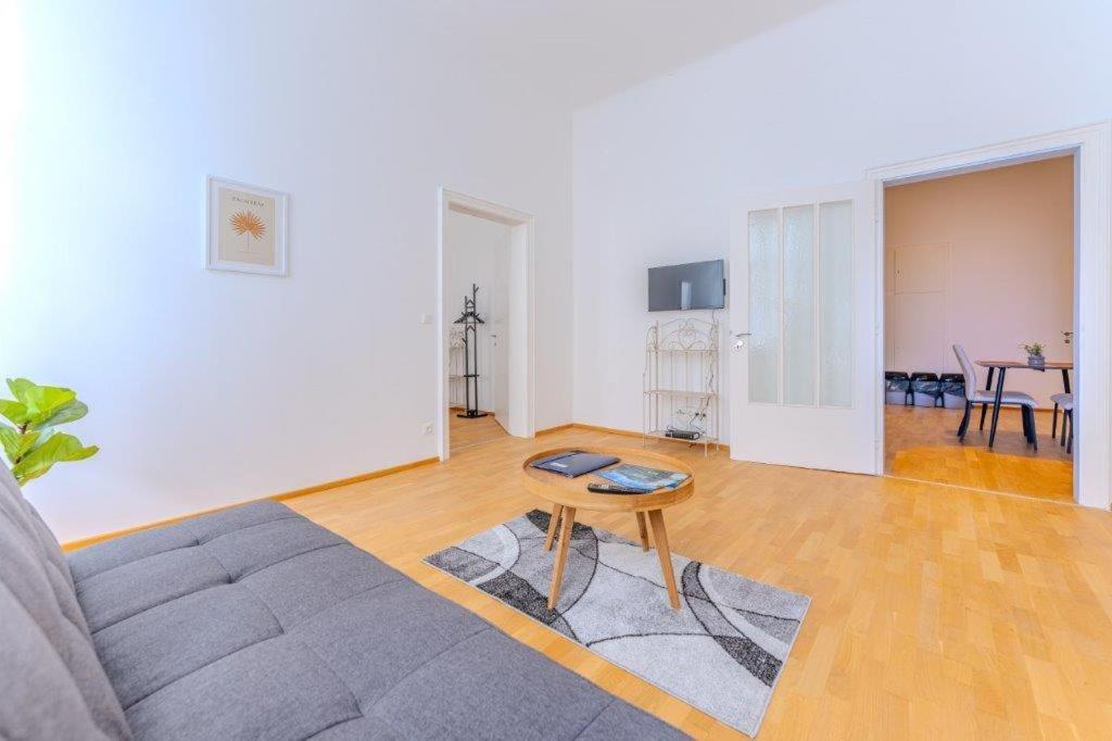 Deluxe Apartments Near The Center Krems an der Donau Exterior photo