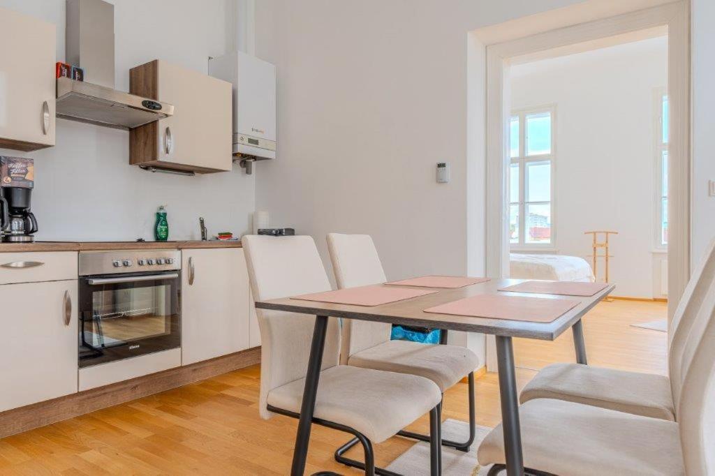 Deluxe Apartments Near The Center Krems an der Donau Exterior photo